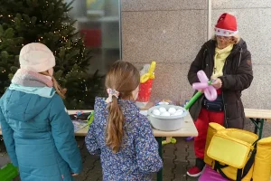 Adventsmarkt Selm - Kinderaktion Luftballons